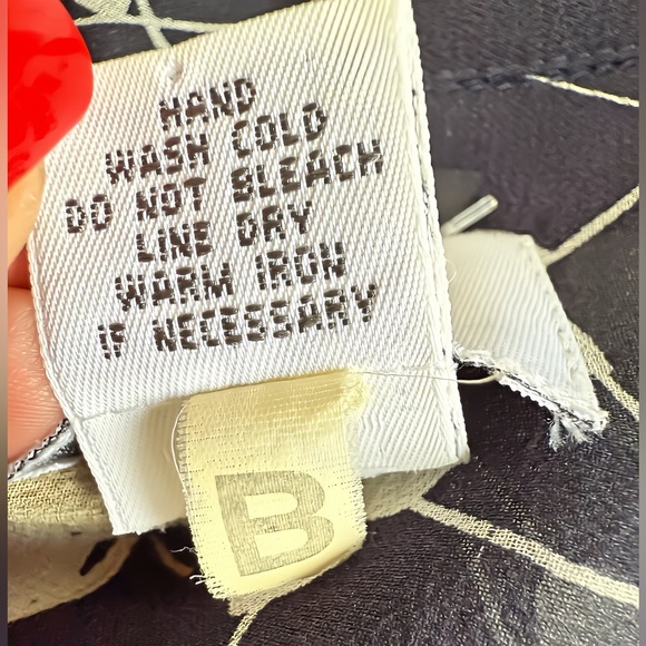 Ann Taylor LOFT 100% Silk Blouse Size 14 Navy Floral Semi Sheer Button Front Top - Picture 5 of 9